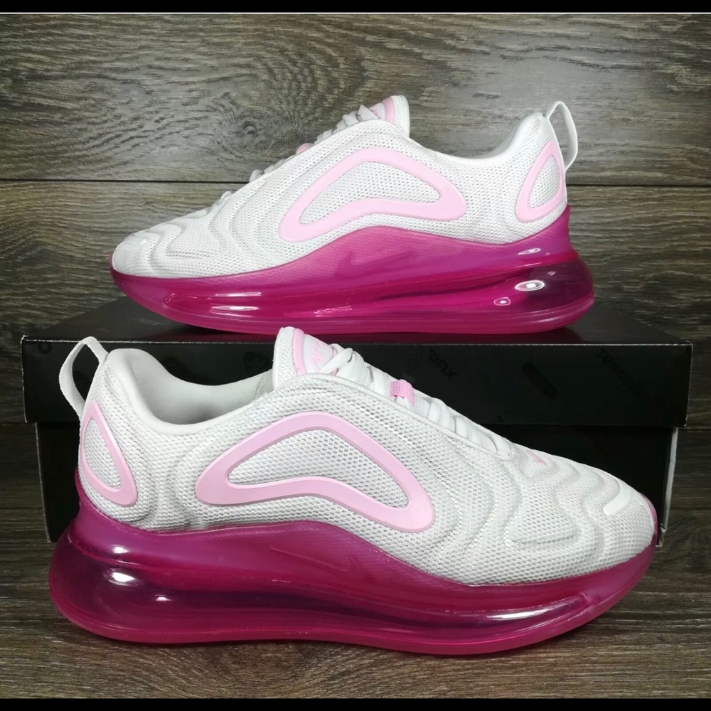 Women’ Nike air max 720 pink sole size8